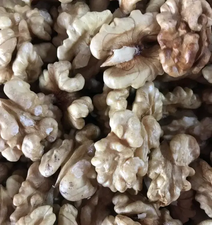 Nueces sin cáscara frescas y naturales