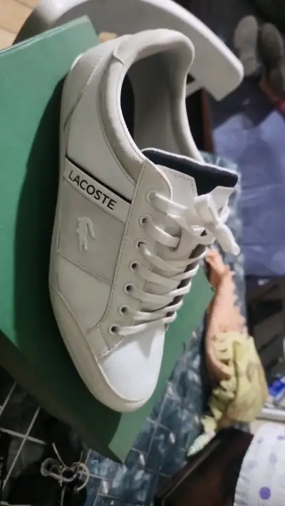 Zapatillas blancas Lacoste de cuero - miniatura 1