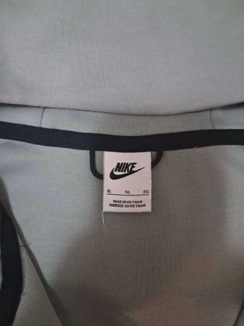 poleron Nike tech verde grisáceo - 2