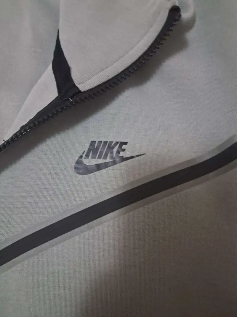 poleron Nike tech verde grisáceo - 4