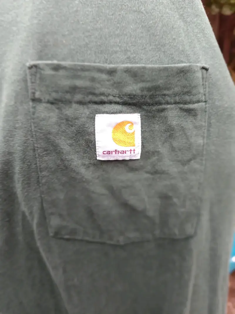 Polera Carhartt 5 XL verde con bolsillo - 1