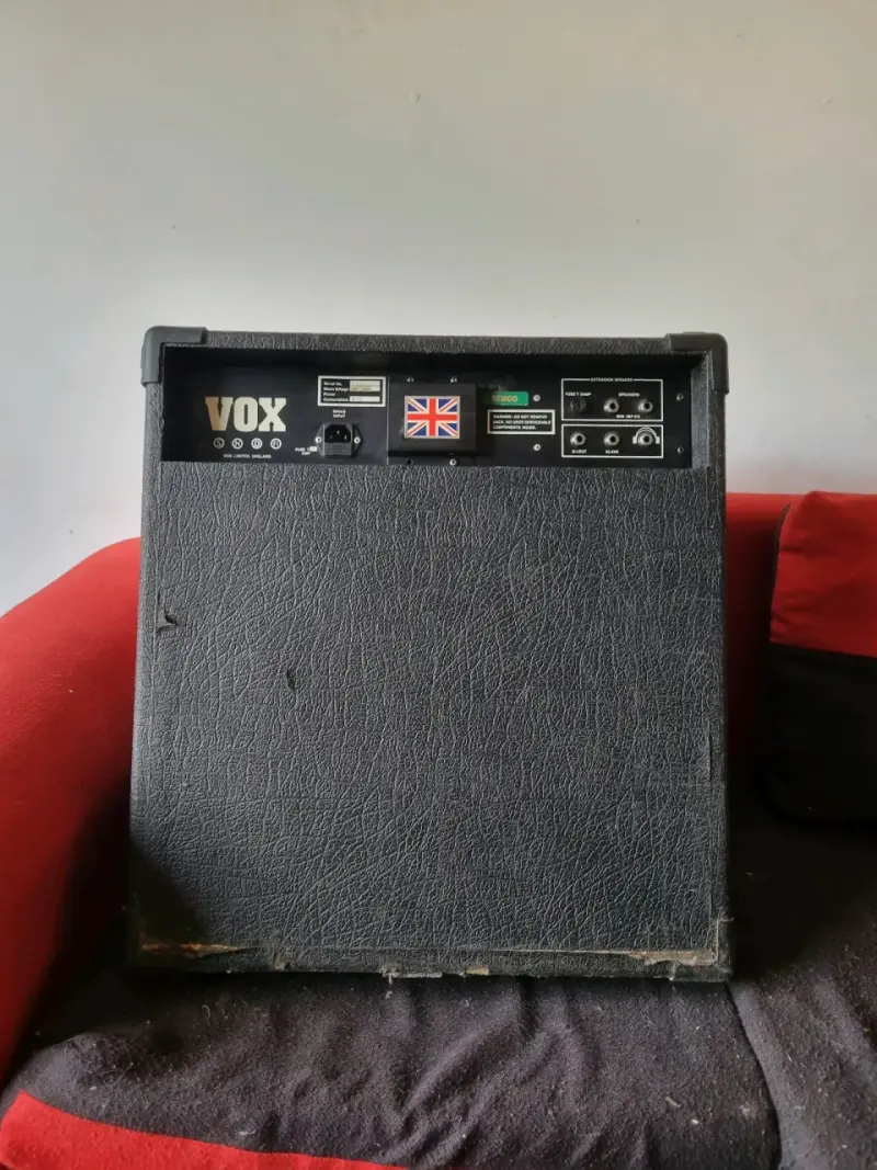 Amplificador de Bajo Vox Venue Bass 100 - 6