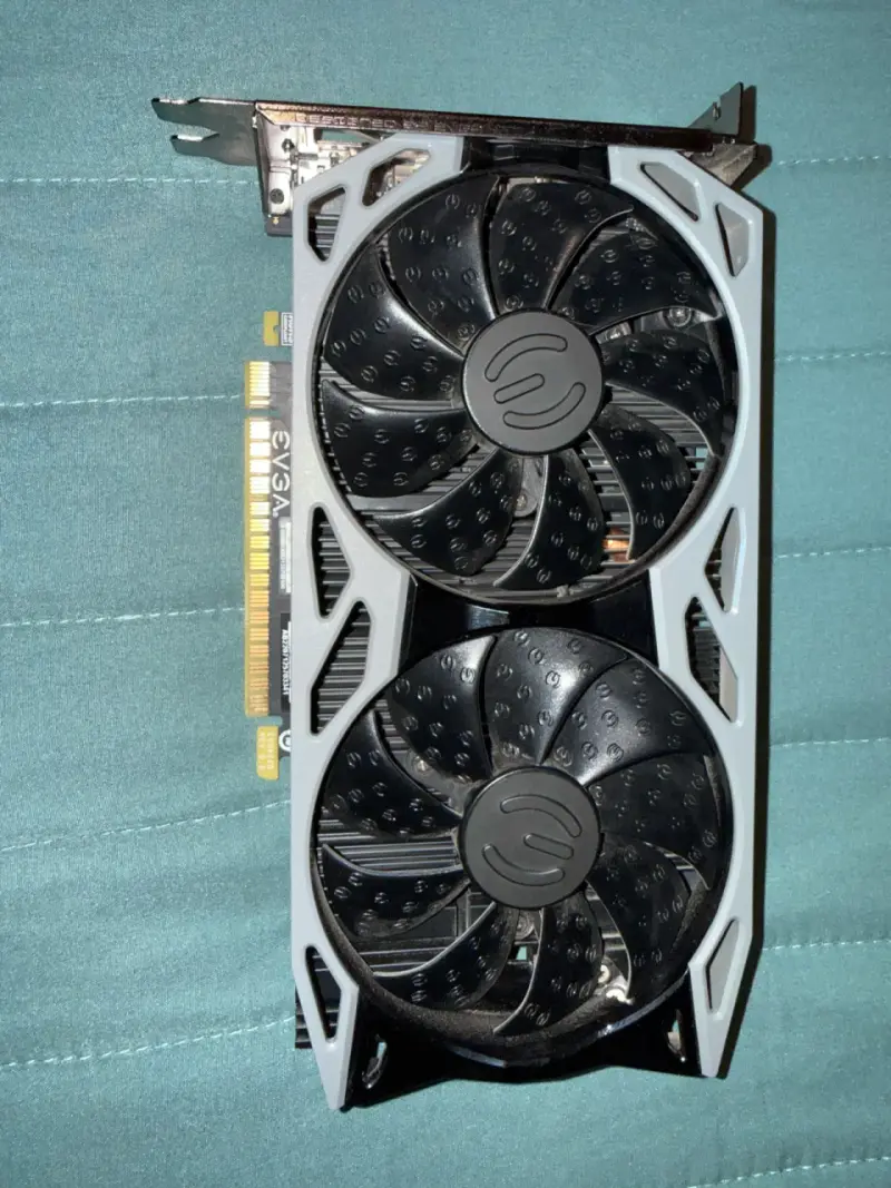 EVGA GeForce GTX 1650 4GB - 1