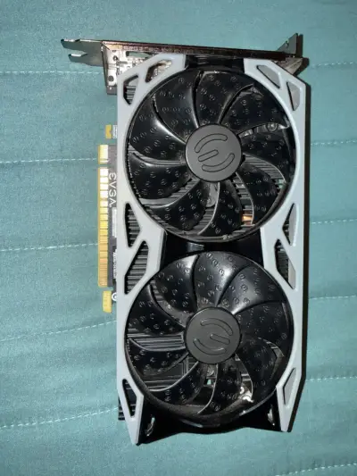 EVGA GeForce GTX 1650 4GB - miniatura 1