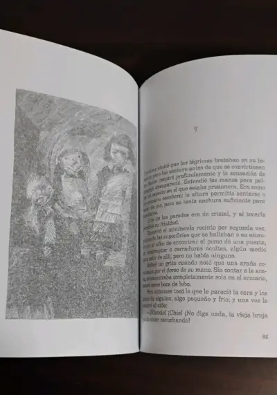 Libro Coraline de Neil Gaiman en español - miniatura 3