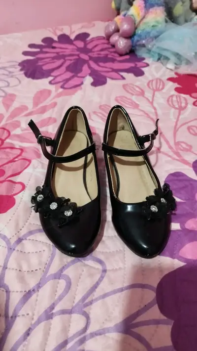 Zapatos de charol negro para niña T 30 - miniatura 1