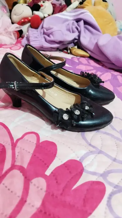 Zapatos de charol negro para niña T 30 - miniatura 3