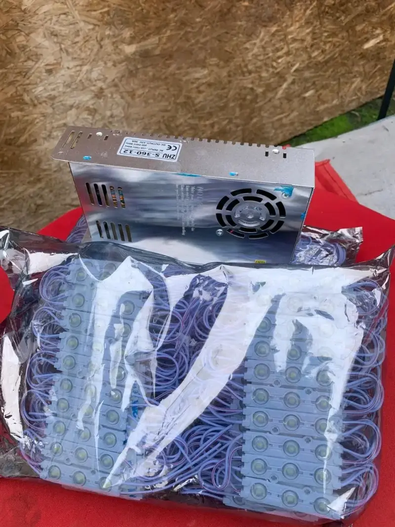 Caja de luz, estructura metálica y accesorio. - 2