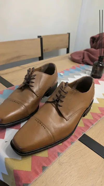 Zapatos formales de cuero marrón_ Guante - miniatura 1