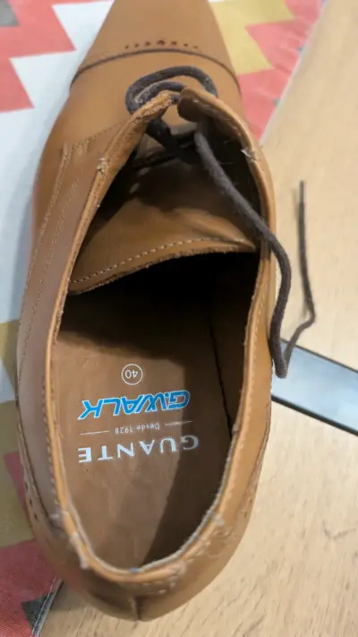Zapatos formales de cuero marrón_ Guante - miniatura 3