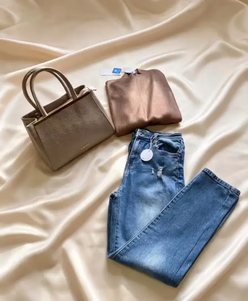 Conjunto de Suéter Bronce y Jeans Rasgados para Mujer - 4