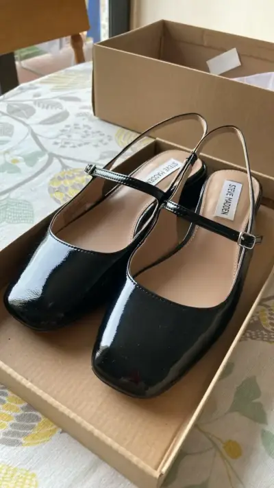 Zapatos de charol negro Steve Madden elegantes - miniatura 1
