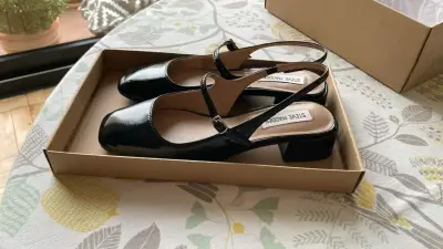 Zapatos de charol negro Steve Madden elegantes - miniatura 2
