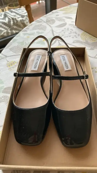 Zapatos de charol negro Steve Madden elegantes - miniatura 4