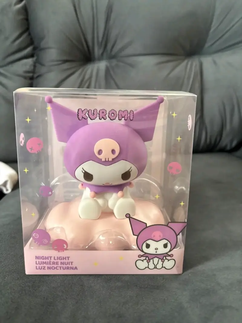 Luz nocturna Kuromi con diseño adorable