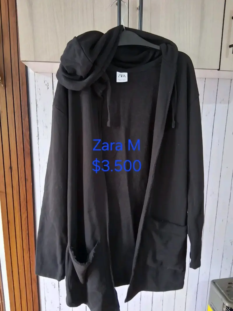 Abrigo negro con capucha Zara talla M - 1
