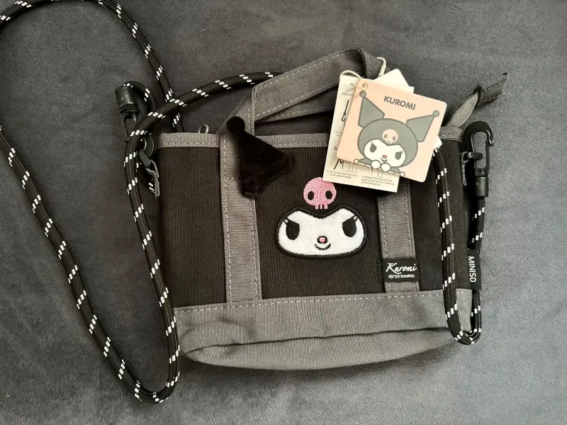 Bolso bandolera Kuromi Miniso negro y gris