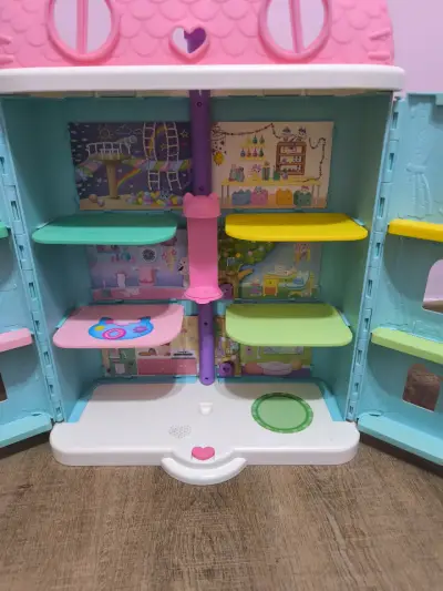 Casa de muñecas infantil con diseño de gato - miniatura 2
