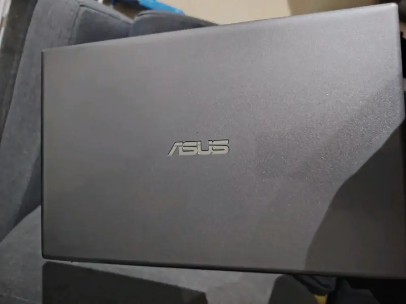 Laptop ASUS VivoBook 14 con Intel Pentium - 2