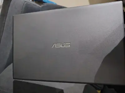 Laptop ASUS VivoBook 14 con Intel Pentium - miniatura 2