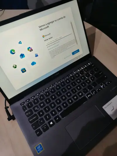 Laptop ASUS VivoBook 14 con Intel Pentium - miniatura 4
