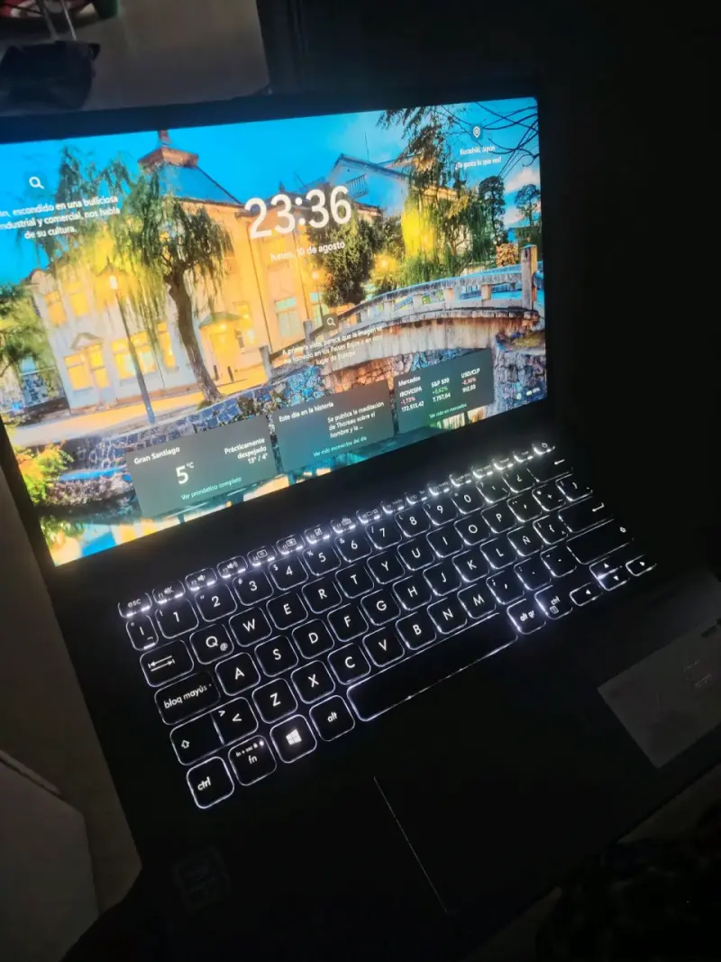 Laptop ASUS VivoBook 14 con Intel Pentium - 5