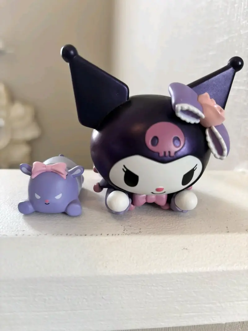 Figura coleccionable Kuromi con accesorio