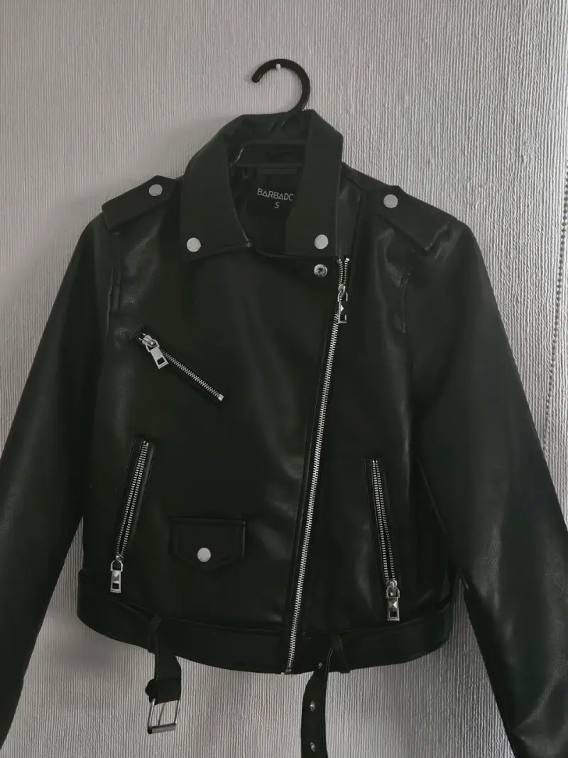 Chaqueta de cuero negra para mujer - 1