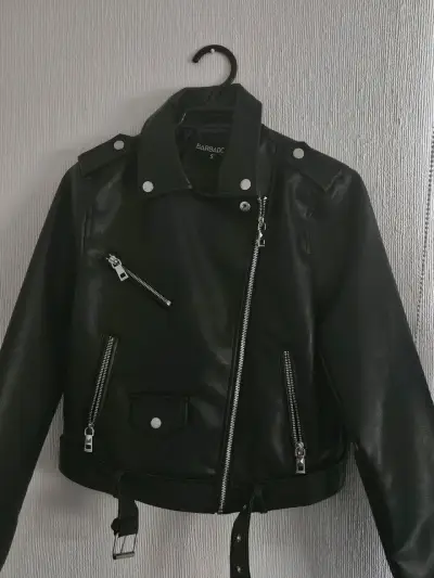 Chaqueta de cuero negra para mujer - miniatura 1