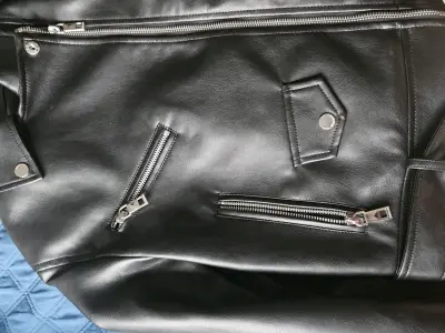 Chaqueta de cuero negra para mujer - miniatura 3