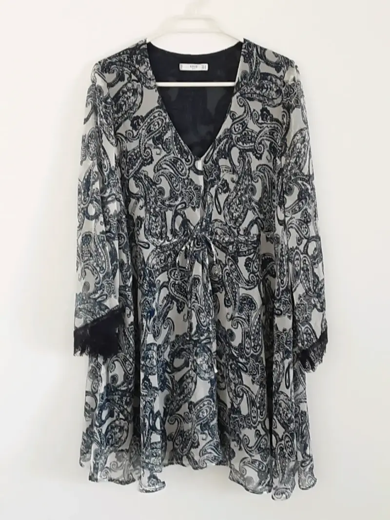 Vestido estampado bohemio con encaje