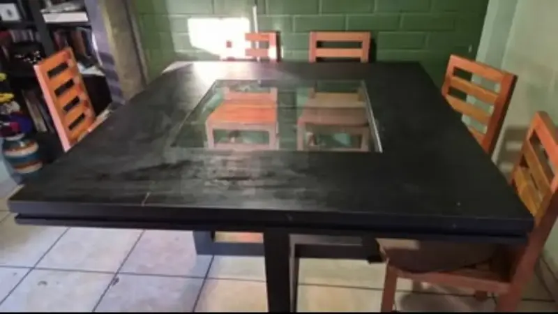 Mesa de comedor cuadrada con vidrio central para 8 - 3