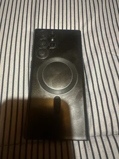 Samsung Galaxy S22 Ultra en buen estado - miniatura 2