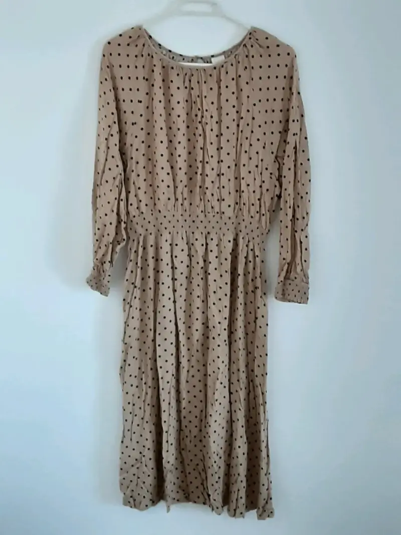 Vestido largo beige con lunares