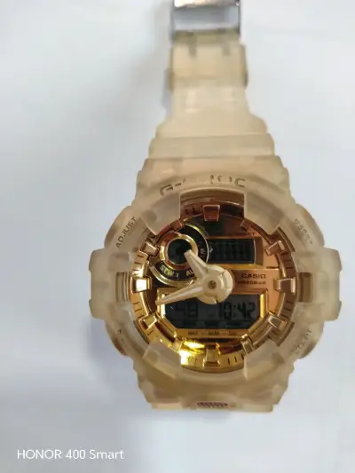 Reloj Casio G-Shock dorado resistente al agua - miniatura 1
