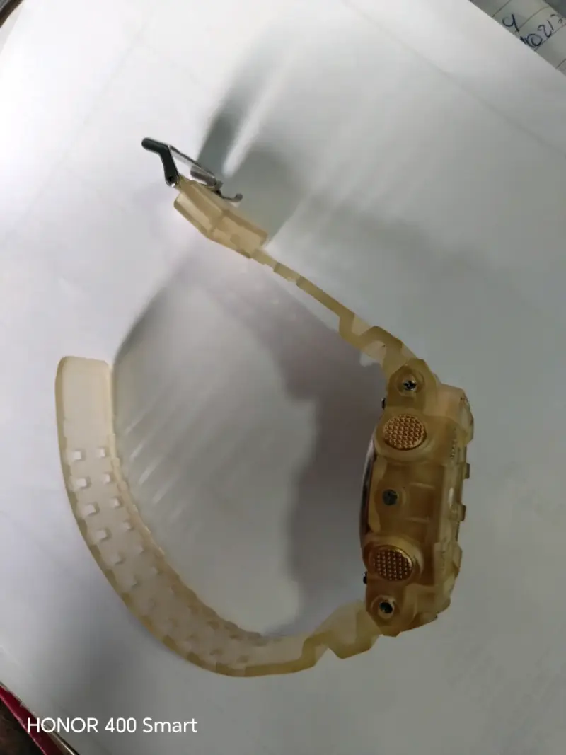 Reloj Casio G-Shock dorado resistente al agua - 3