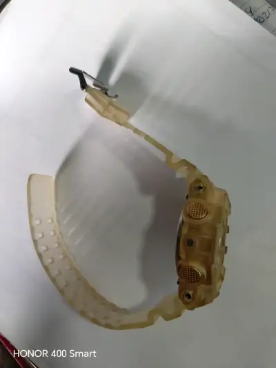 Reloj Casio G-Shock dorado resistente al agua - miniatura 3