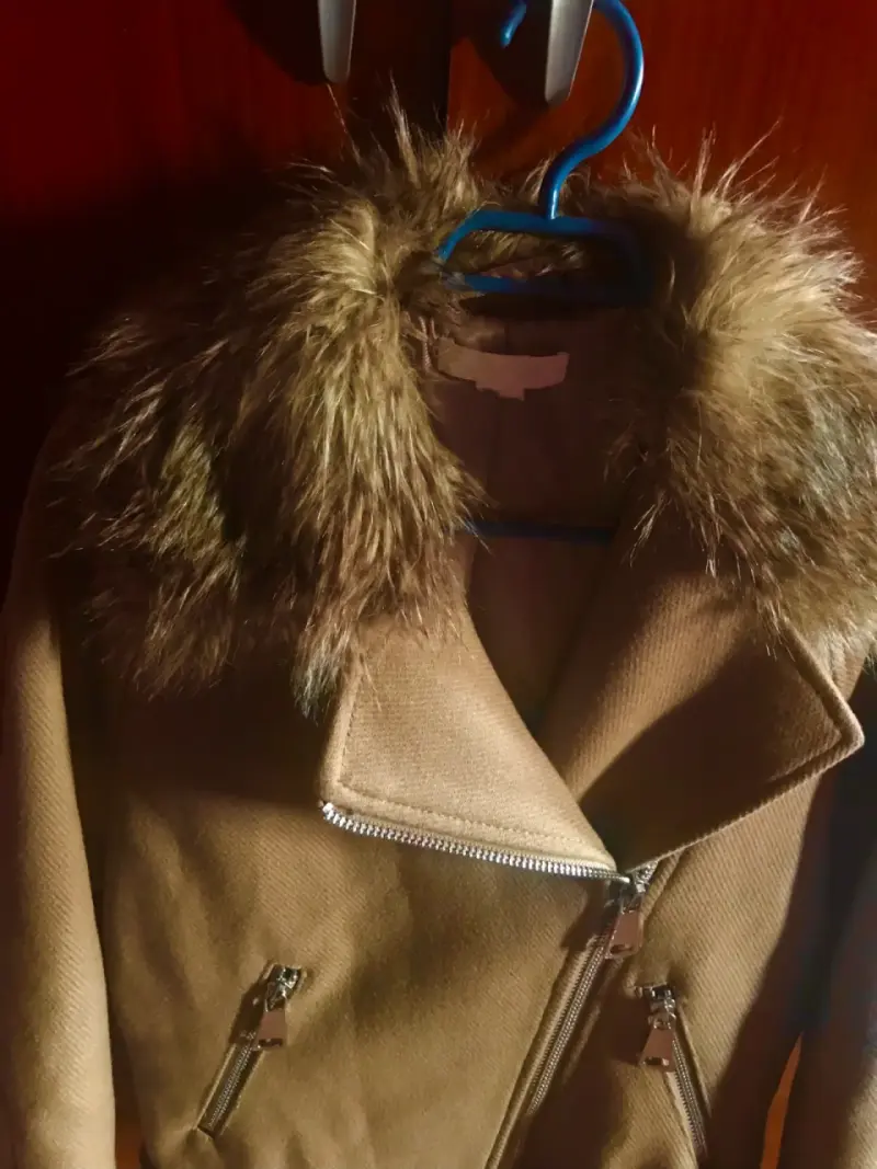 Chaqueta de mujer beige cuello de piel - 2