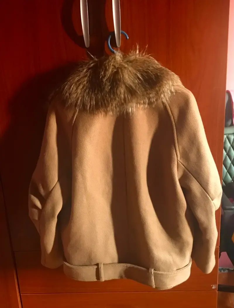 Chaqueta de mujer beige cuello de piel - 4