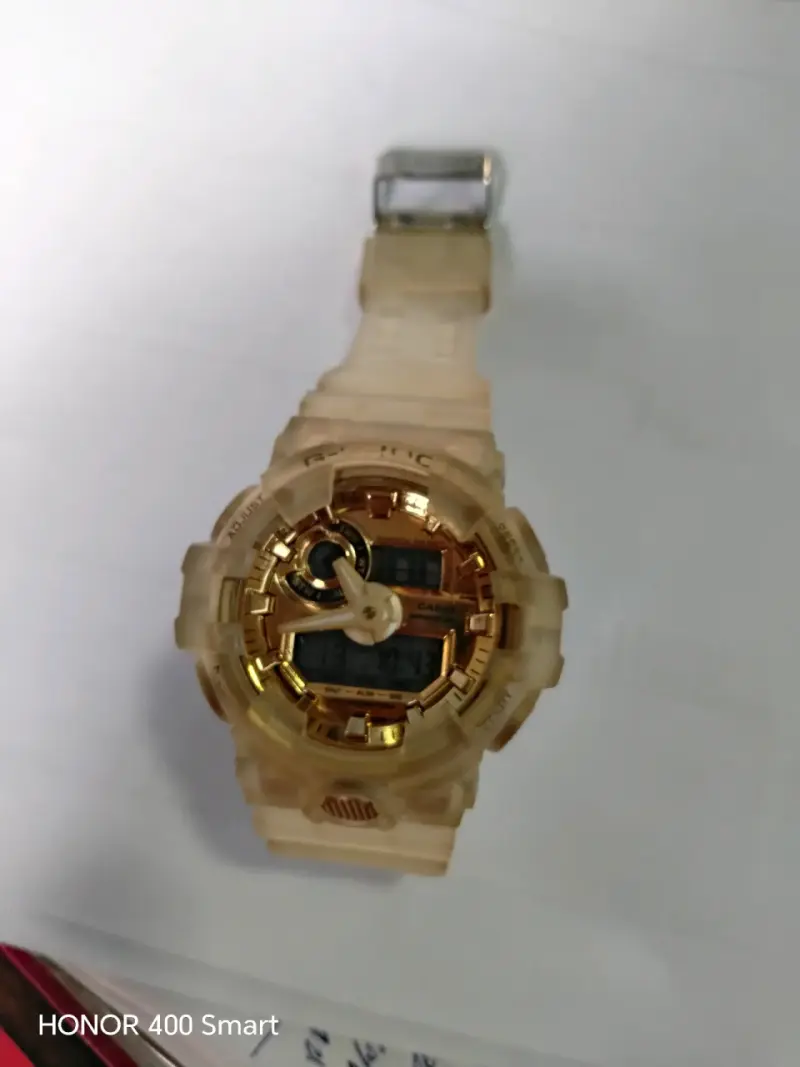 Reloj Casio G-Shock dorado resistente al agua - 6