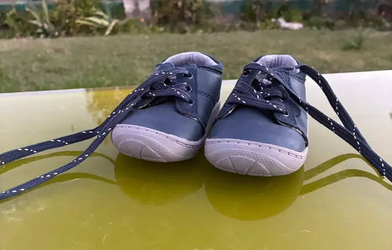 Zapatos de bebé azul marino con cordones - 1