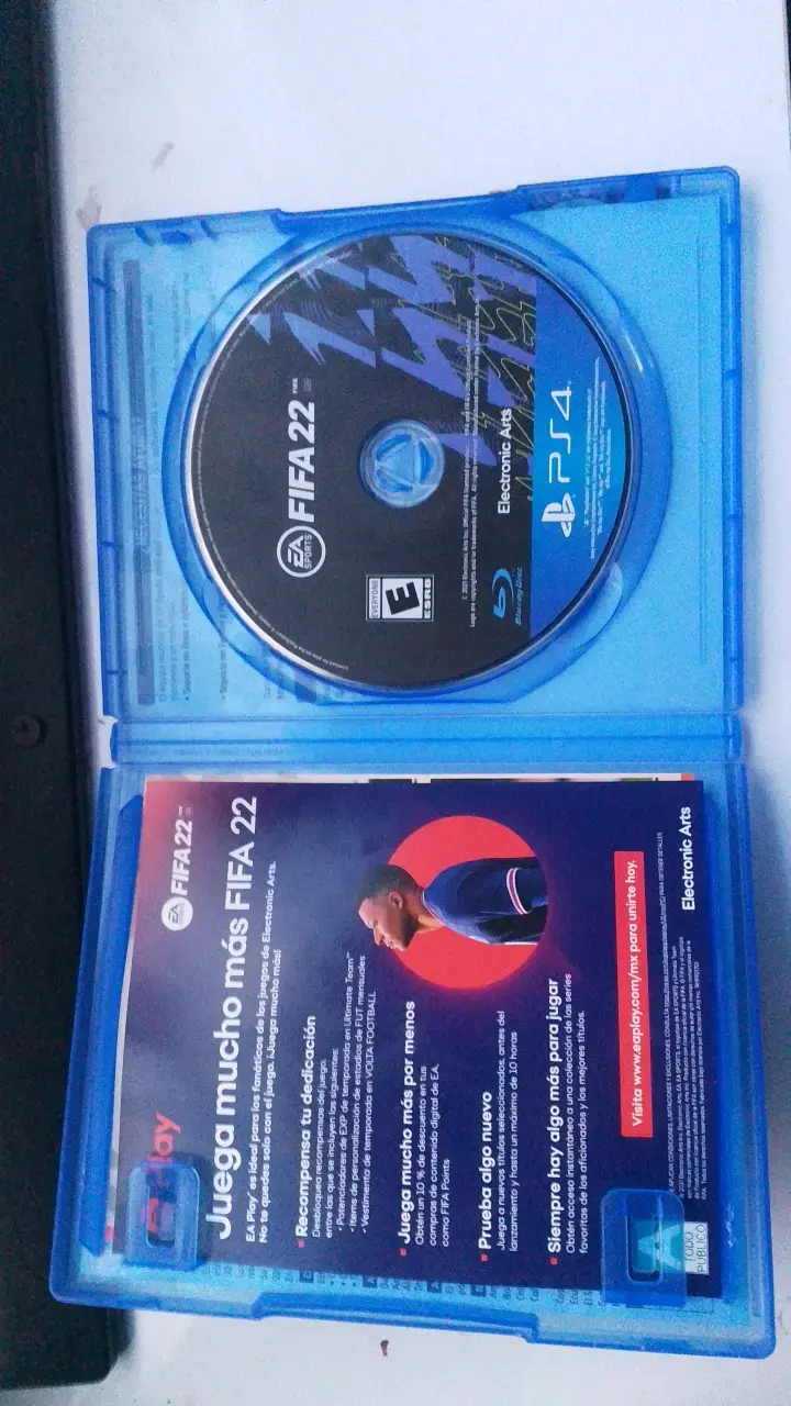 Juego FIFA 22 para PS4 en buen estado - 2