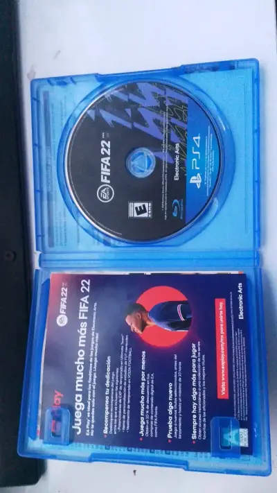 Juego FIFA 22 para PS4 en buen estado - miniatura 2