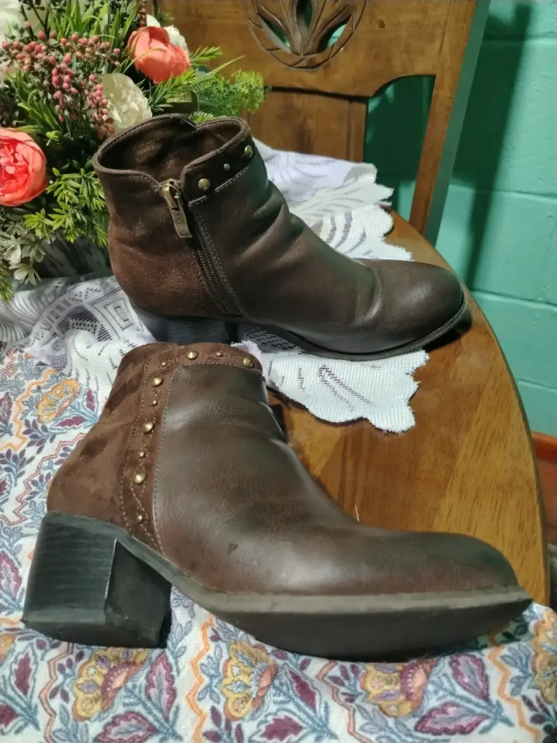 Botines Vía Uno de cuero marrón con tachas - 1