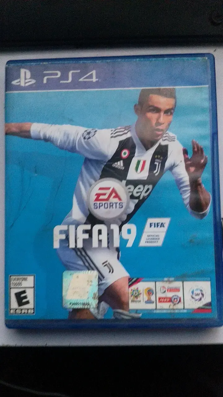 Juego FIFA 19 para PS4 en buen estado - 1