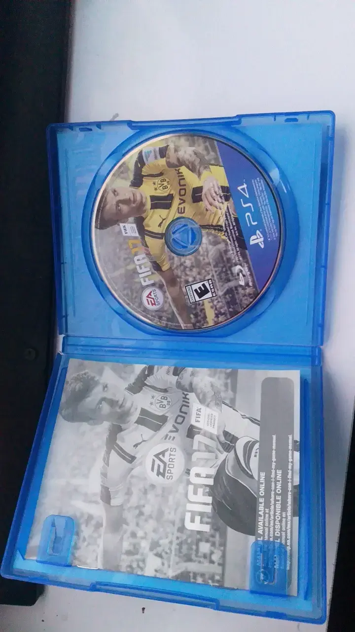 Juego FIFA 17 para PS4 en buen estado - 2