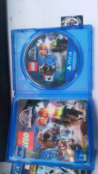 Juego PS4 LEGO Jurassic World - miniatura 2