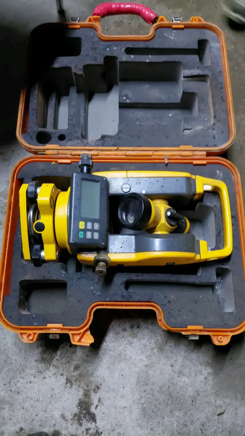 Teodolito Digital CST DGT10 con Estuche - 1