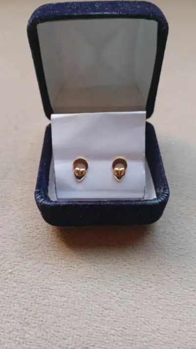 Aros de oro en forma de corazón - miniatura 1
