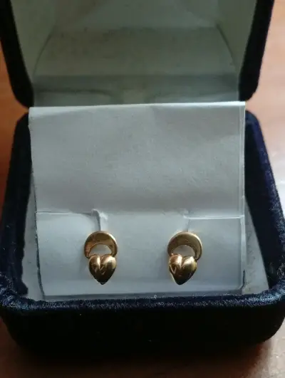 Aros de oro en forma de corazón - miniatura 2